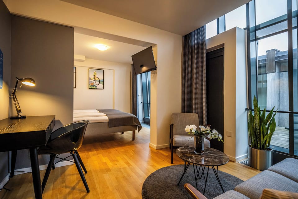 Suite | Desk, laptop workspace, free WiFi, bed sheets
