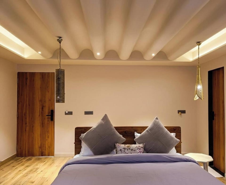 Superior Room, 1 Queen Bed, Balcony, Mountain View | Premium bedding, memory foam beds, in-room safe, laptop workspace