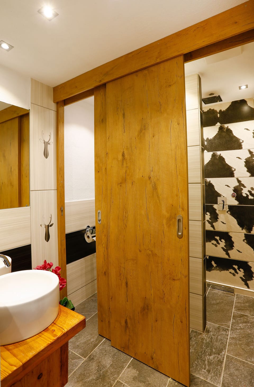 Shower, free toiletries, towels