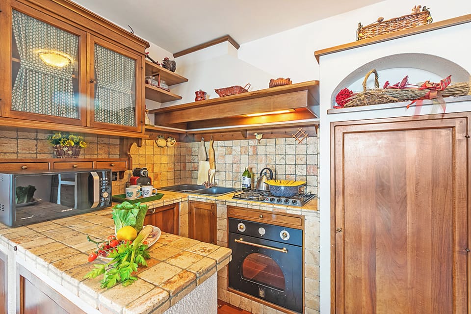 Family Apartment, Multiple Bedrooms, 2 Bathrooms (Appartamento Azzurri Di Italia) | Private kitchen | Fridge, microwave, oven, stovetop