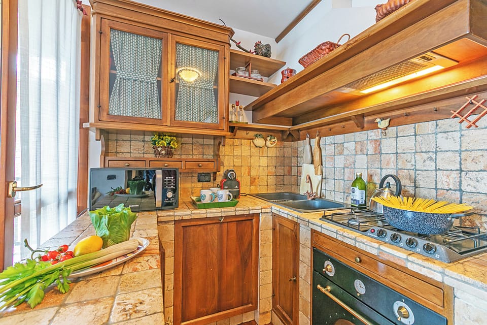 Family Apartment, Multiple Bedrooms, 2 Bathrooms (Appartamento Azzurri Di Italia) | Private kitchen | Fridge, microwave, oven, stovetop