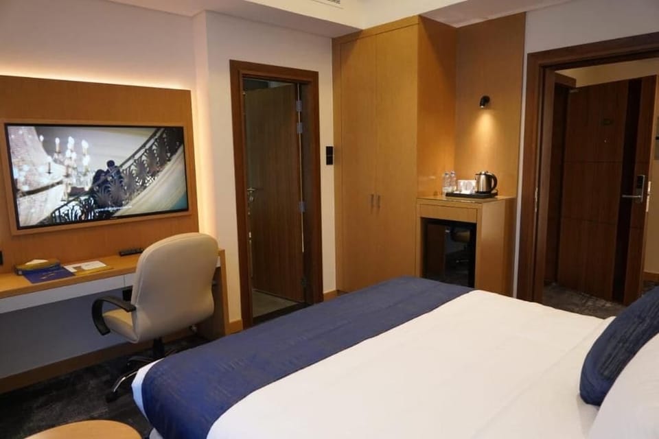 Standard Double Room | In-room safe, iron/ironing board, free WiFi, wheelchair access