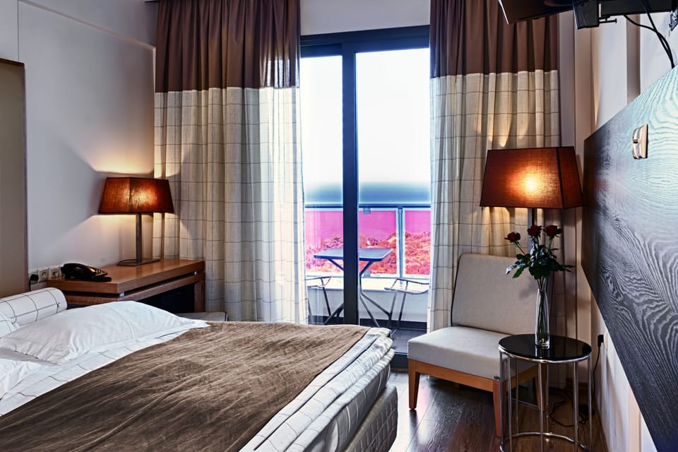 Economy Double Room | Minibar, in-room safe, soundproofing, WiFi (free)