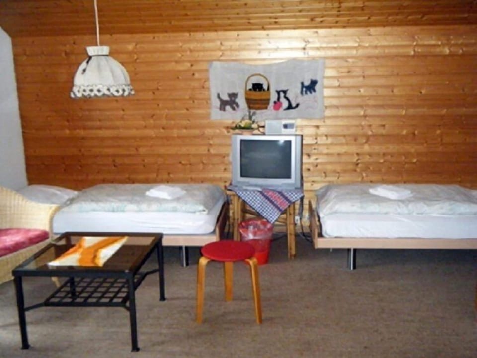 In-room safe, desk, bed sheets