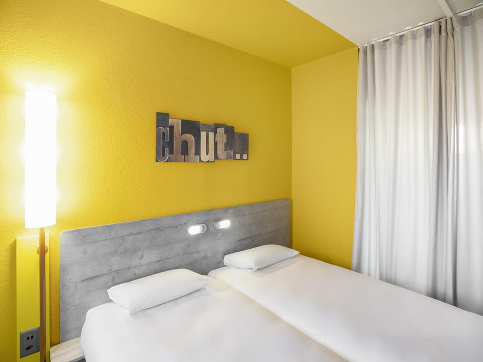 Standard Room, 2 Twin Beds | Desk, iron/ironing board, free WiFi, bed sheets