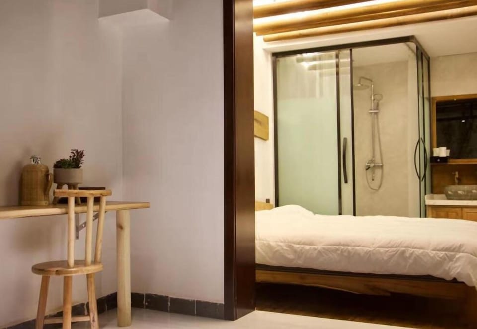 Luxury Double Room, Patio, Garden View | Soundproofing, WiFi (free), individually decorated