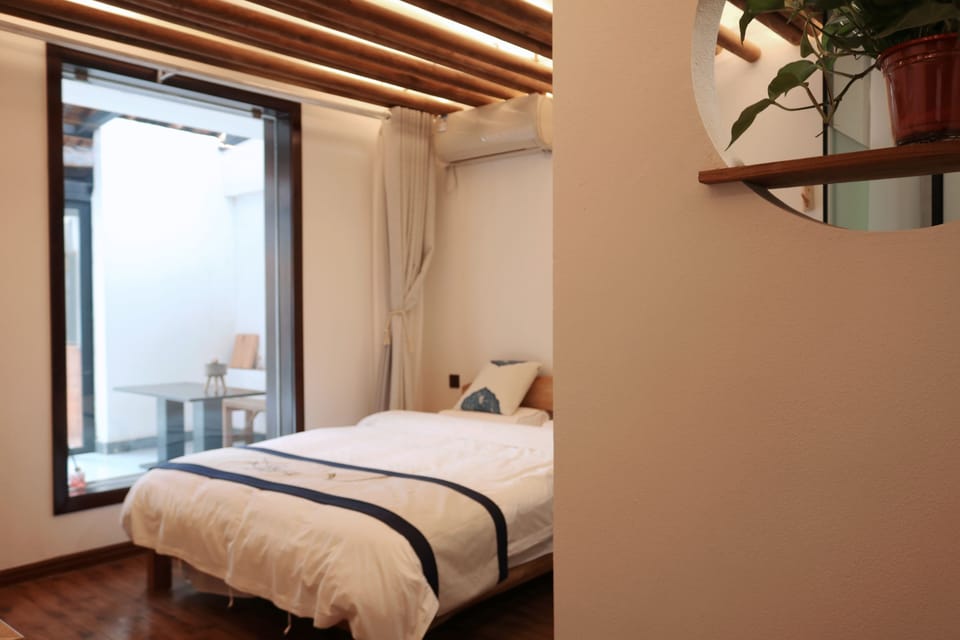 Comfort Double Room | Soundproofing, WiFi (free), individually decorated