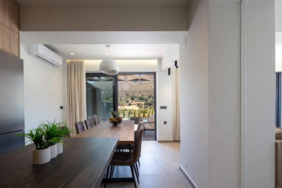 Villa, 4 Bedrooms, Smoking, Private Pool | In-room dining