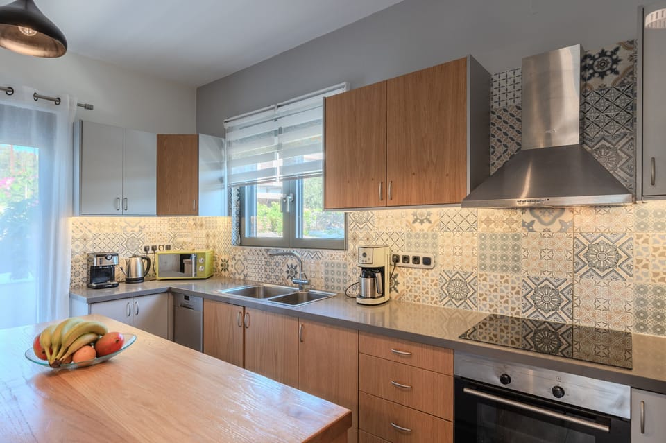 Villa, 3 Bedrooms, Private Pool, Sea View | Private kitchen | Highchair
