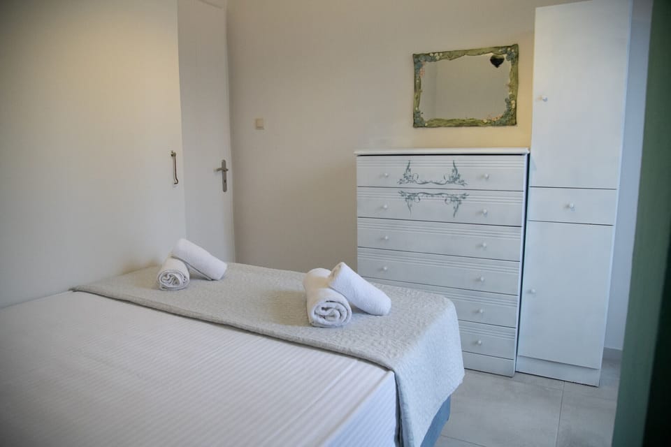 Apartment, 3 Bedrooms, Terrace, Sea View | 3 bedrooms, free cribs/infant beds, bed sheets