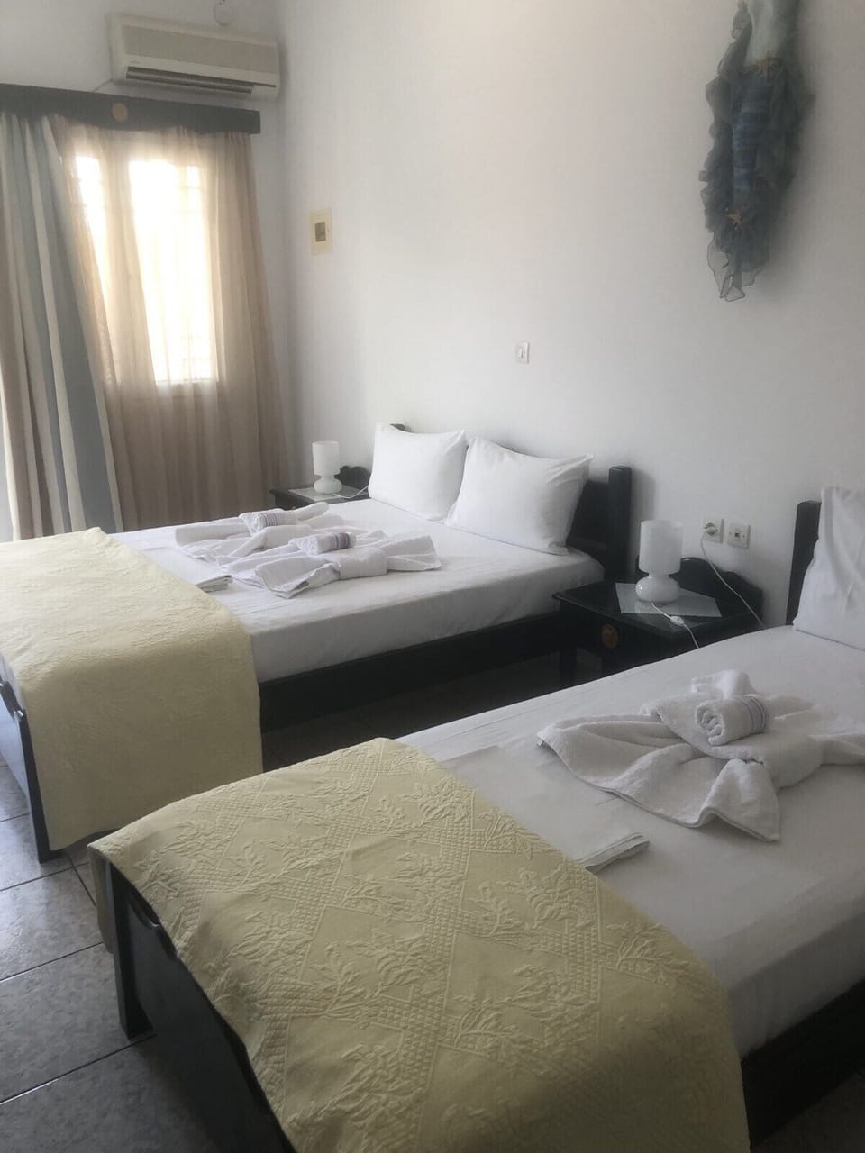 Triple Room | In-room safe, desk, iron/ironing board, free WiFi