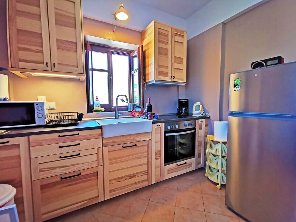 House, 3 Bedrooms, Smoking, Terrace | Private kitchen | Microwave, coffee/tea maker, highchair