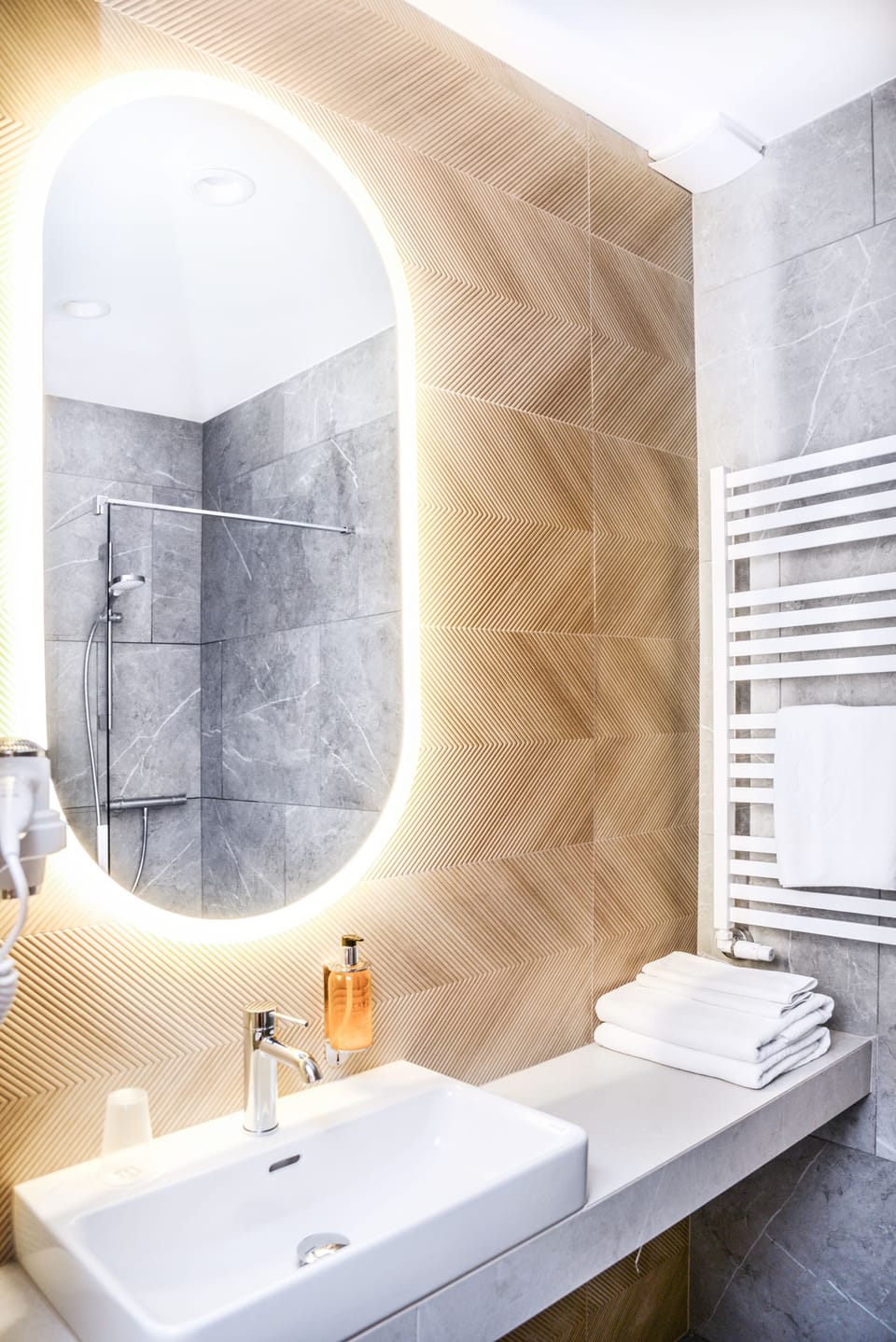 Comfort Twin Room | Bathroom | Shower, hair dryer, towels