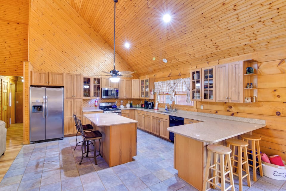 House (5 Bedrooms) | Interior