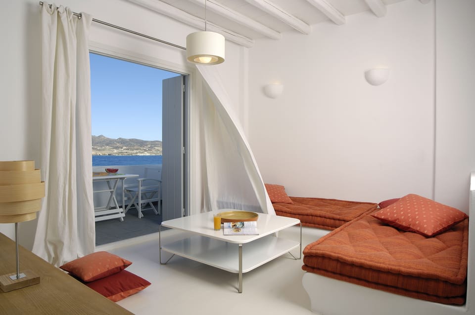 Suite | Living area | Flat-screen TV