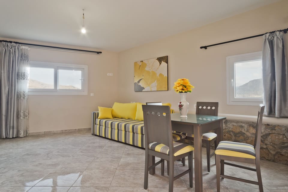 Luxury Apartment, Sea View, Ground Floor (Village View) | Living area