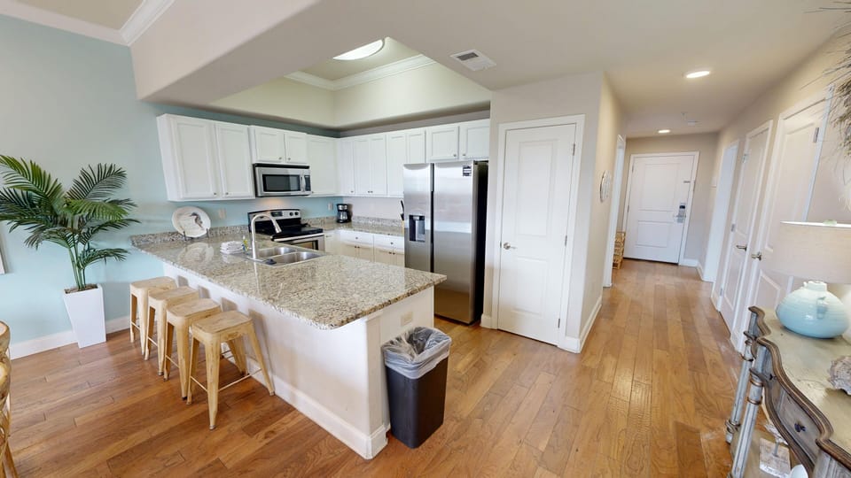 Condo, 3 Bedrooms | Private kitchen | Coffee/tea maker, fridge, oven, toaster