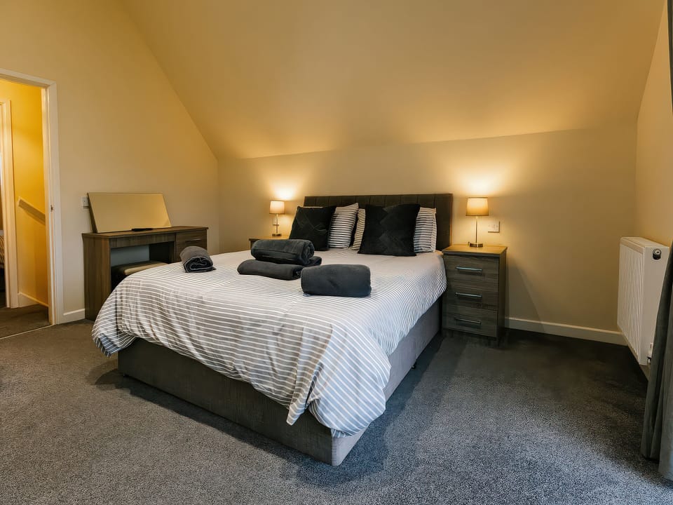 5 bedrooms, individually decorated, individually furnished