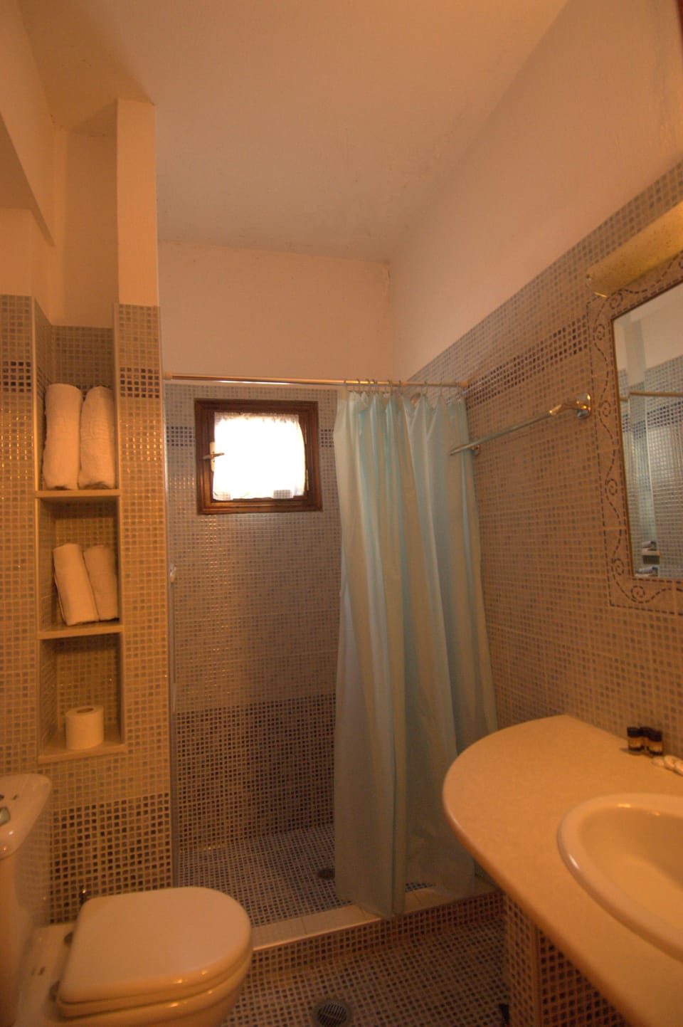 Deluxe Double Room, Fireplace | Bathroom | Shower, free toiletries, hair dryer, towels