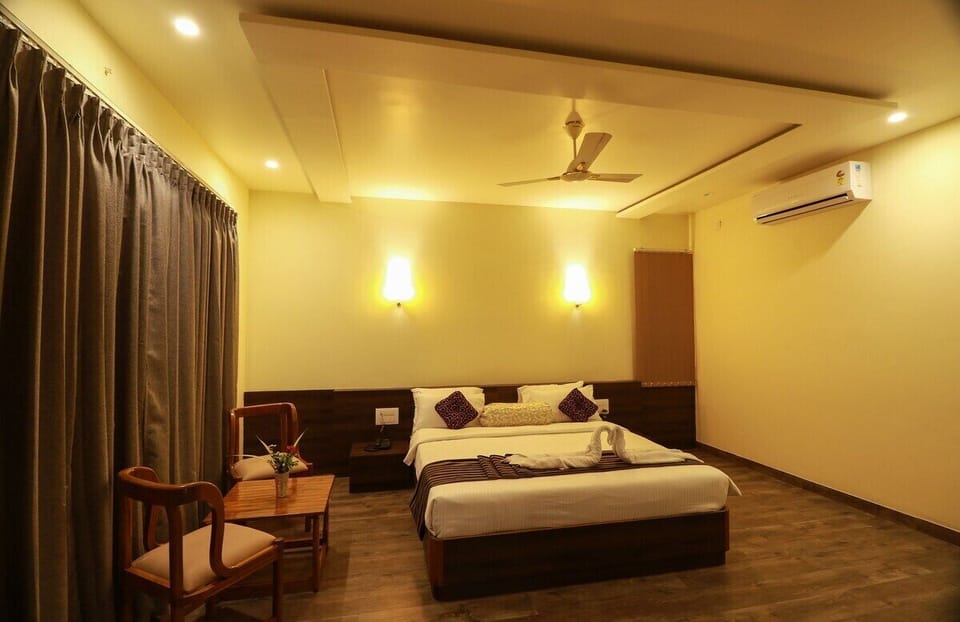 In-room safe, bed sheets