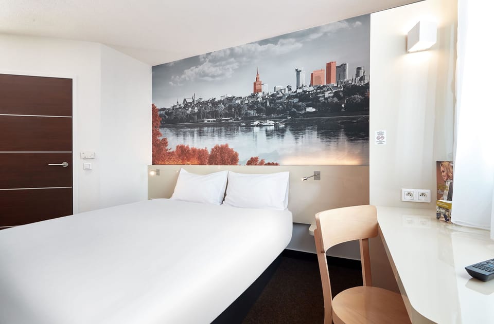 Standard Double Room, 1 Queen Bed | Desk, laptop workspace, blackout drapes, iron/ironing board