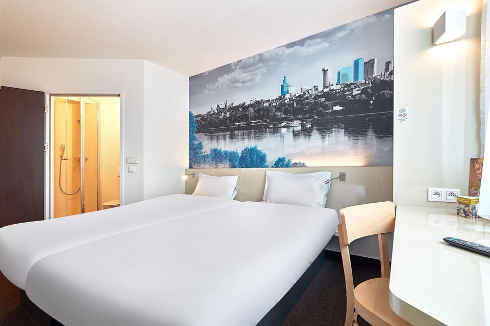 Standard Twin Room, 2 Twin Beds | Desk, laptop workspace, blackout drapes, iron/ironing board