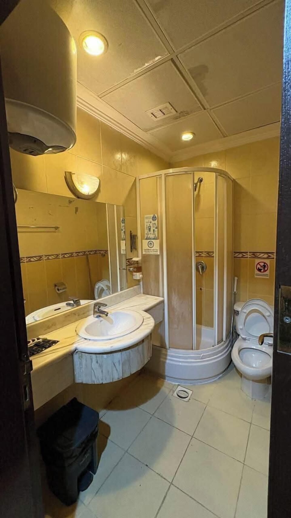 Quadruple Room | Bathroom | Free toiletries, bidet, towels, soap