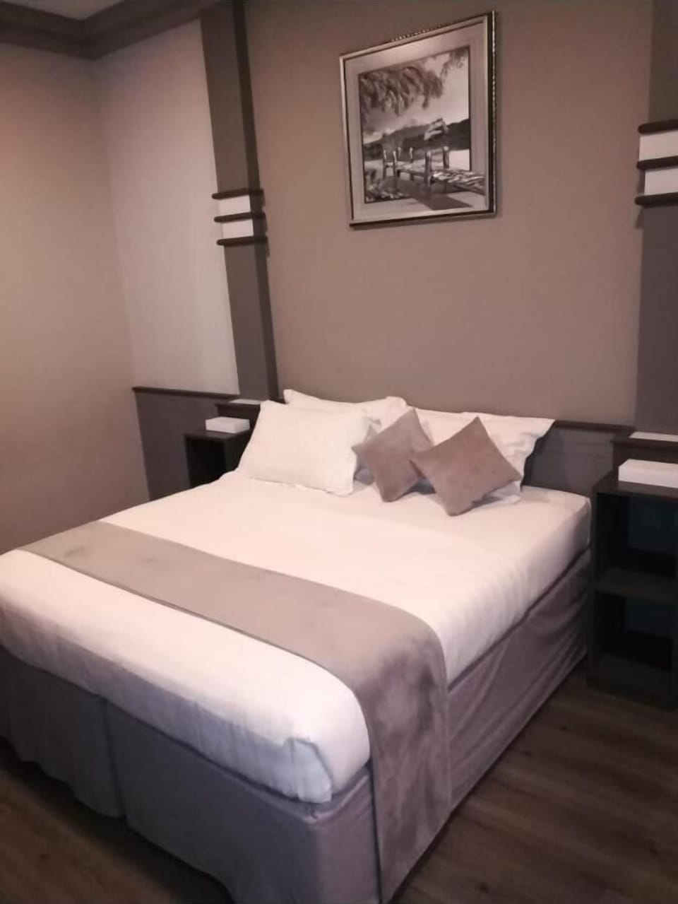 Twin Room | WiFi (free), bed sheets