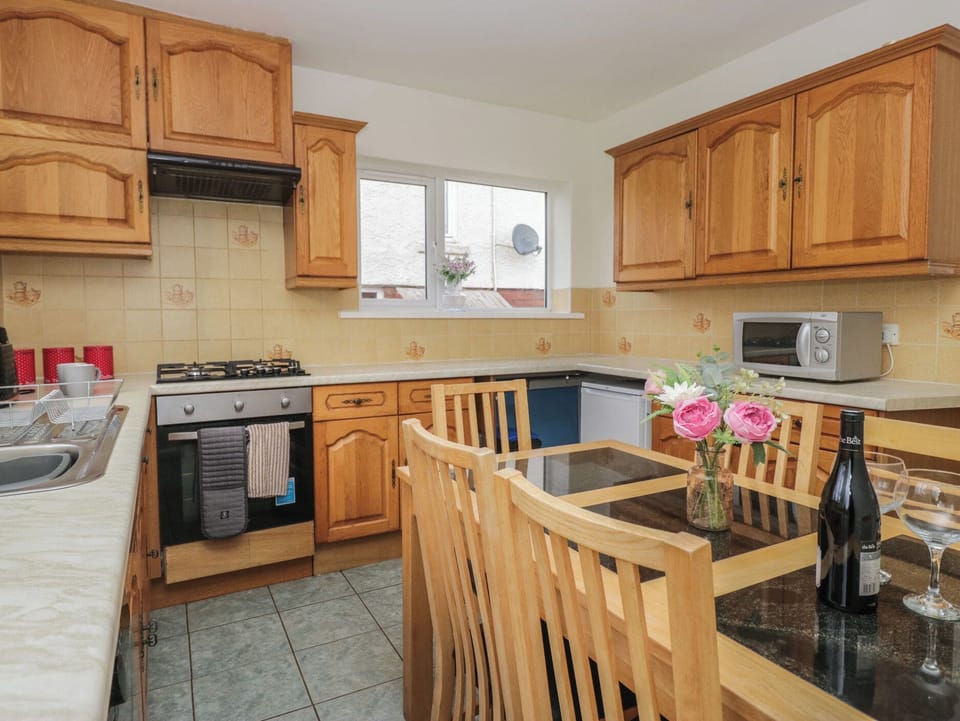 Dishwasher, cookware/dishes/utensils