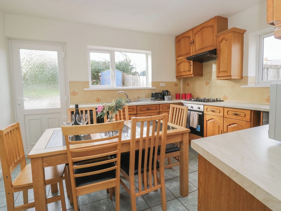 Dishwasher, cookware/dishes/utensils