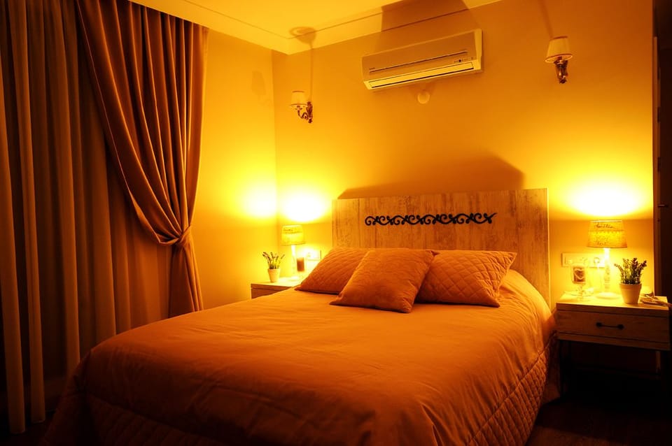 Minibar, WiFi (free)