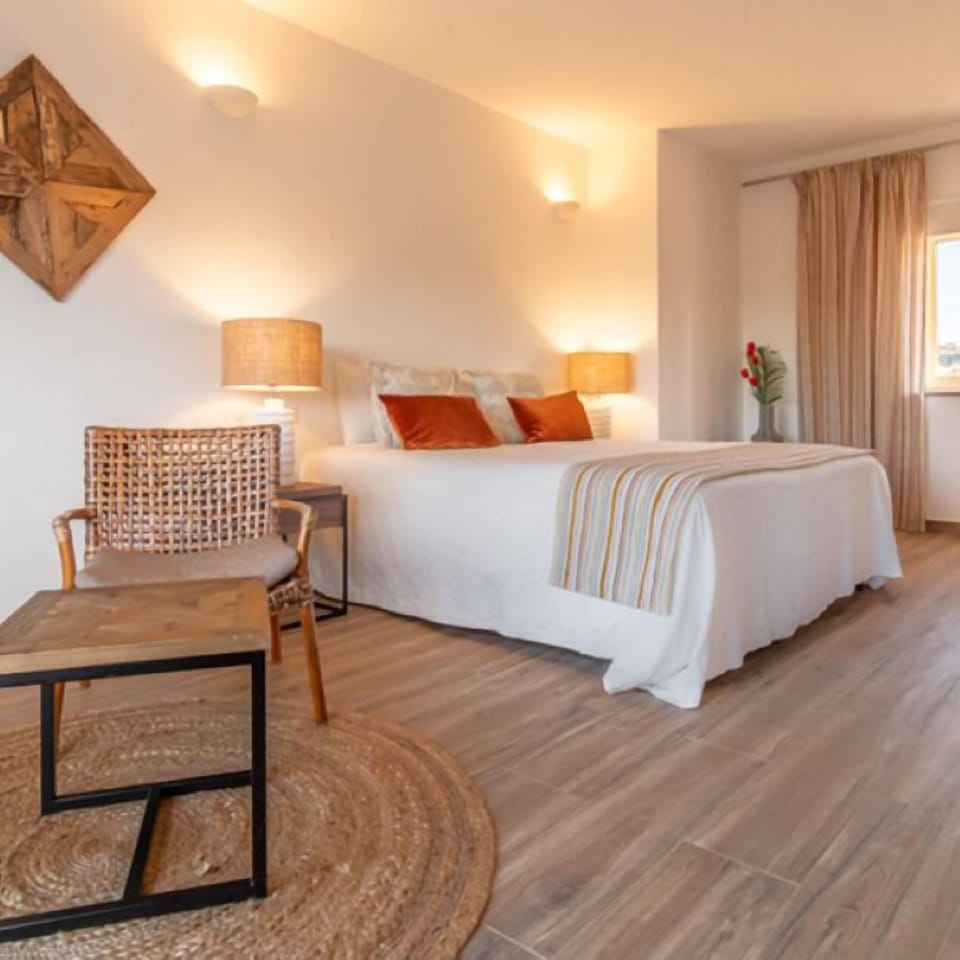 Premium Room | Minibar, blackout drapes, soundproofing, free WiFi