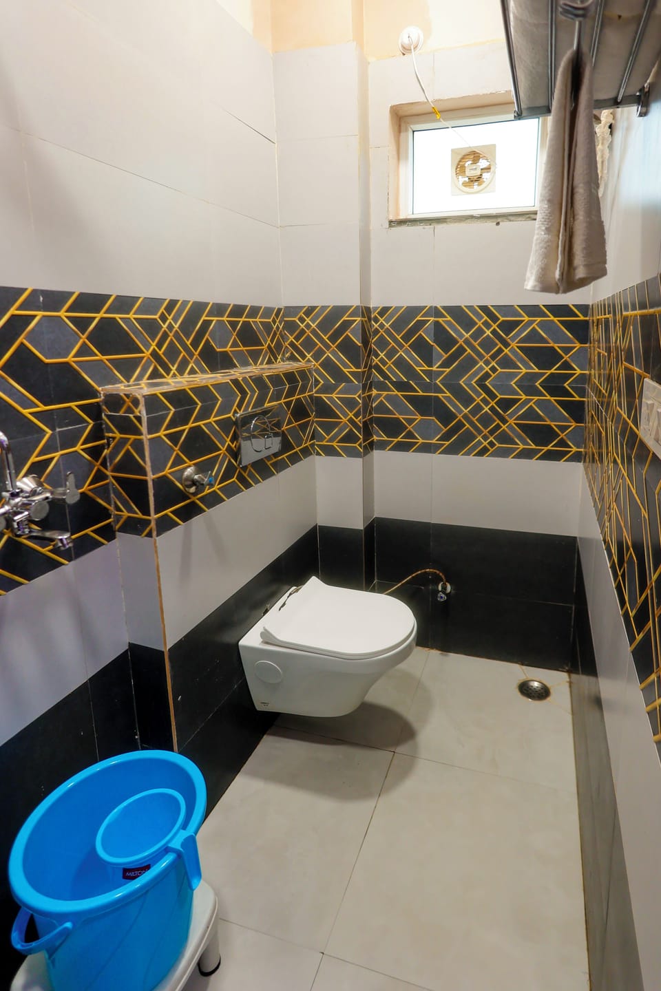 Separate tub and shower, free toiletries, hair dryer, bidet