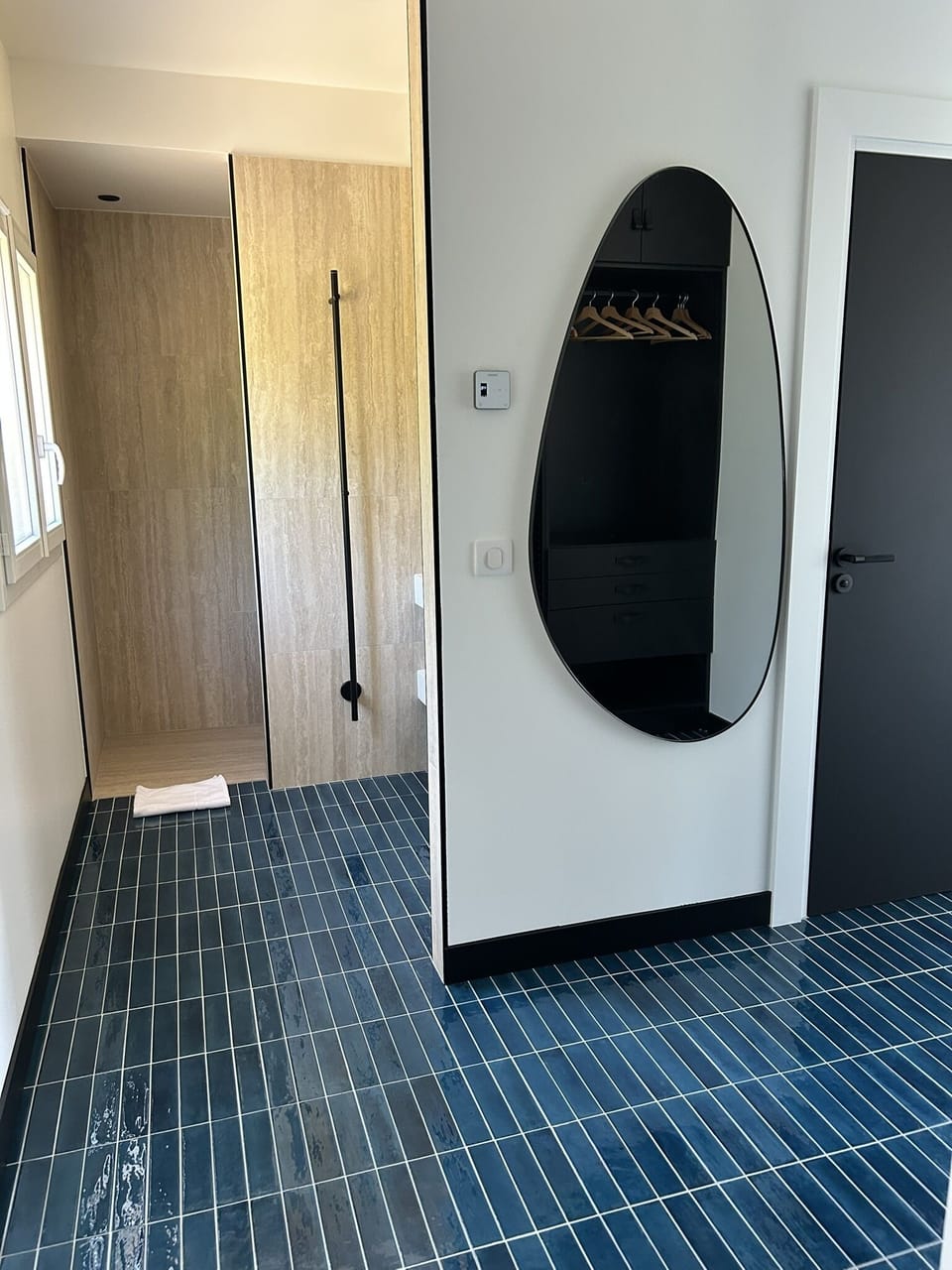 Superior Suite, Ensuite, Pool View | Minibar, in-room safe, blackout drapes, soundproofing