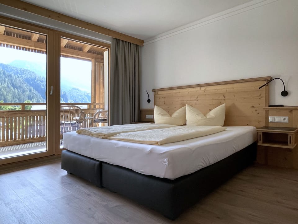 Apartment, Balcony | Hypo-allergenic bedding, in-room safe, individually decorated