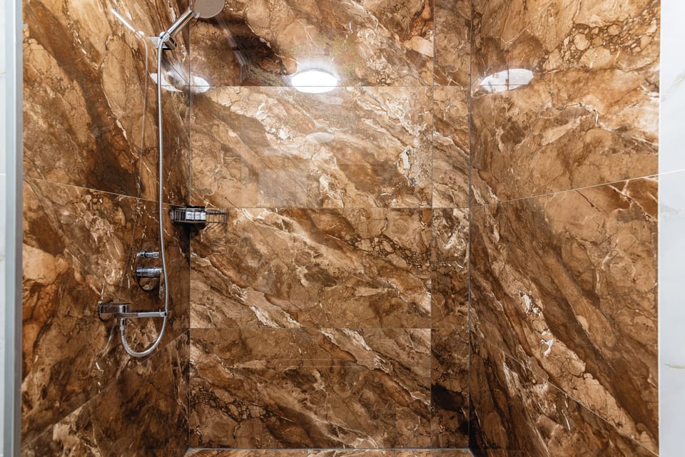 Classic Double Room | Bathroom | Shower, hair dryer, towels, soap