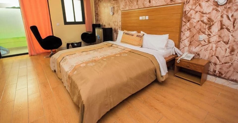 Comfort Double Room, Air conditioning | Blackout drapes, iron/ironing board, free WiFi