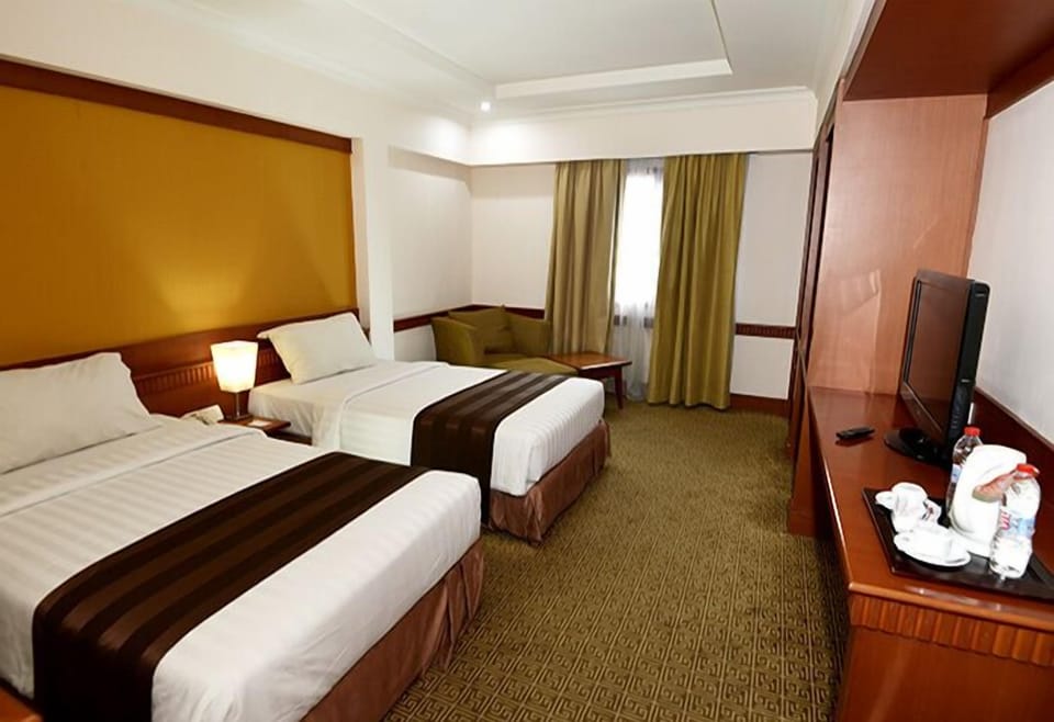Reguler Room | Minibar, in-room safe, desk, WiFi (free)