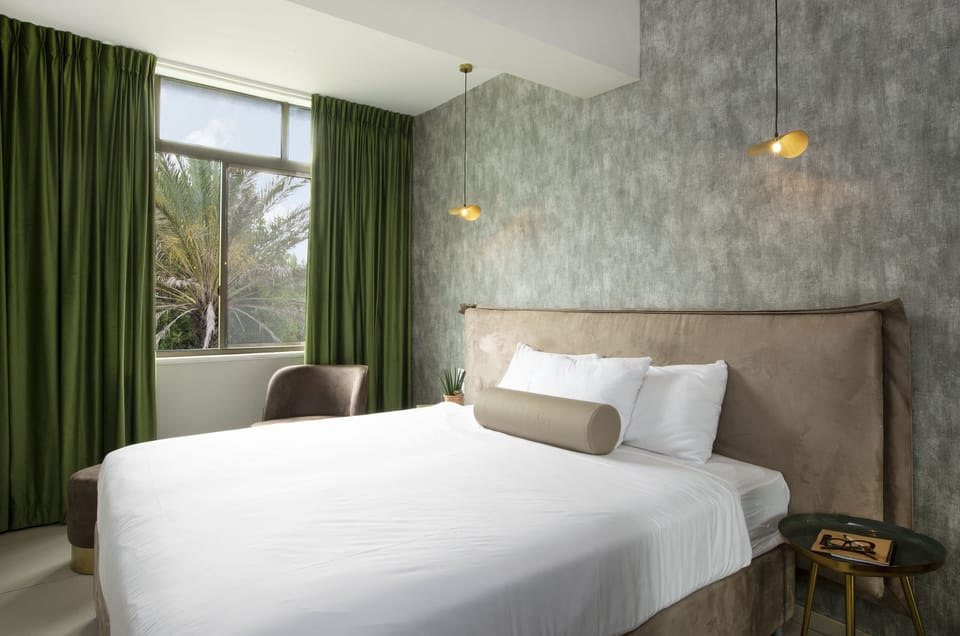 Classic Room | Minibar, in-room safe, iron/ironing board, cribs/infant beds
