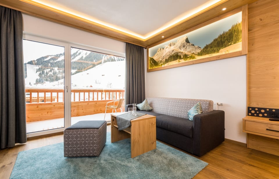 Luxury Suite, 1 Bedroom, Balcony, Mountain View | Room amenity