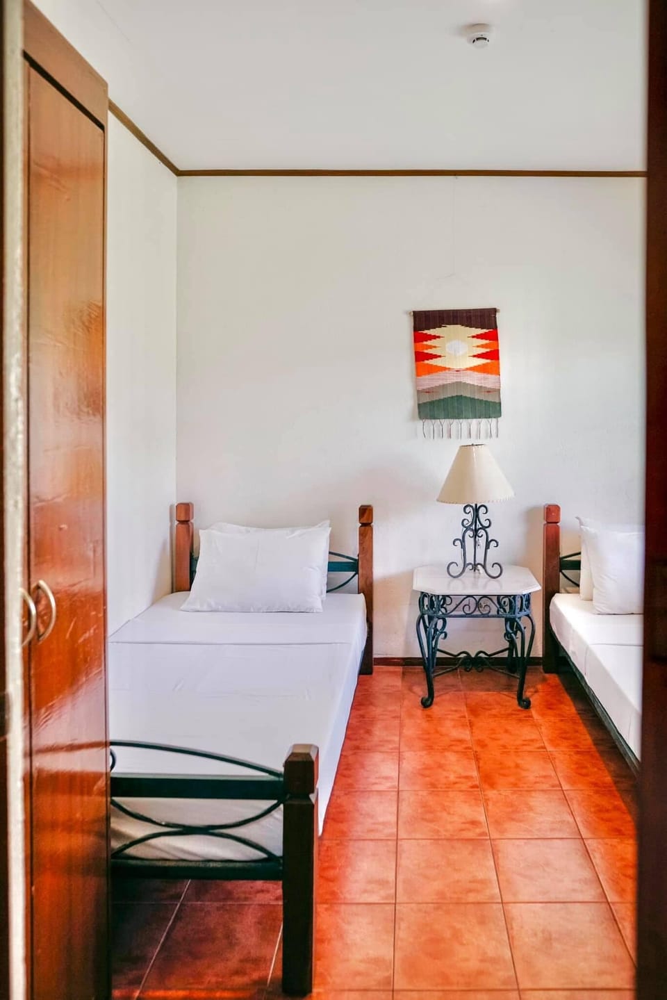 Family Room | Desk, bed sheets
