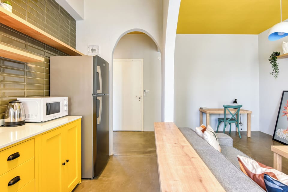 Apartment, 2 Bedrooms, Kitchen | Private kitchenette | Full-size fridge, microwave, oven, stovetop