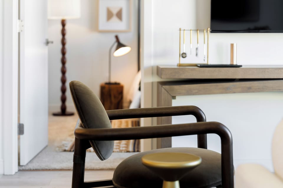 Luxury Apartment, 2 Bedrooms, Kitchen | Living room | LED TV, Hulu, pay movies, streaming services