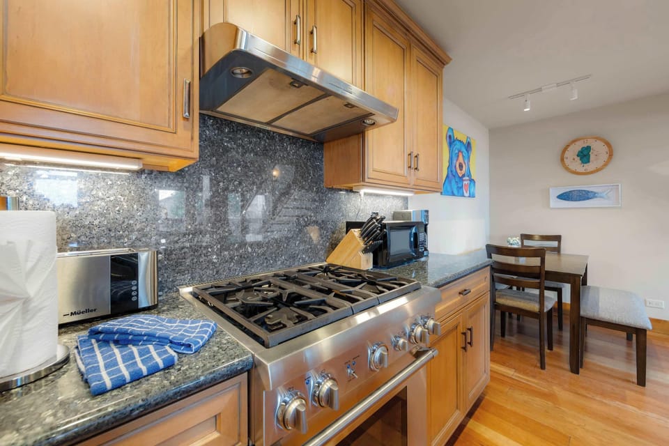 Condo, Multiple Beds, Balcony (Aspen Edge) | Private kitchen