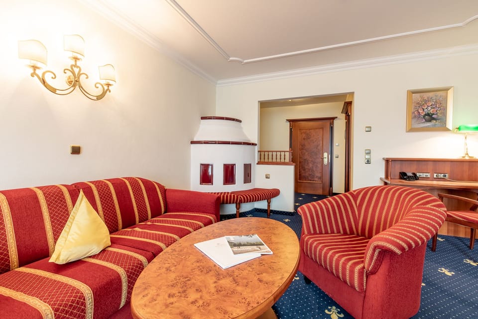 Comfort Suite | Living area | Flat-screen TV, foosball, table tennis, books