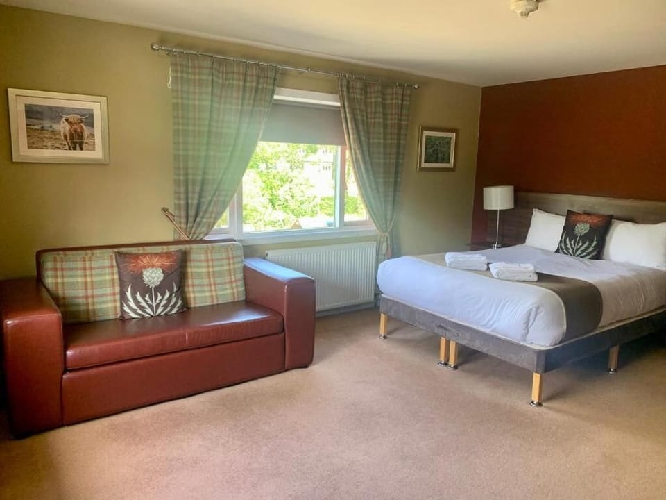 Family Room, 1 King Bed | Egyptian cotton sheets, down comforters, in-room safe, soundproofing