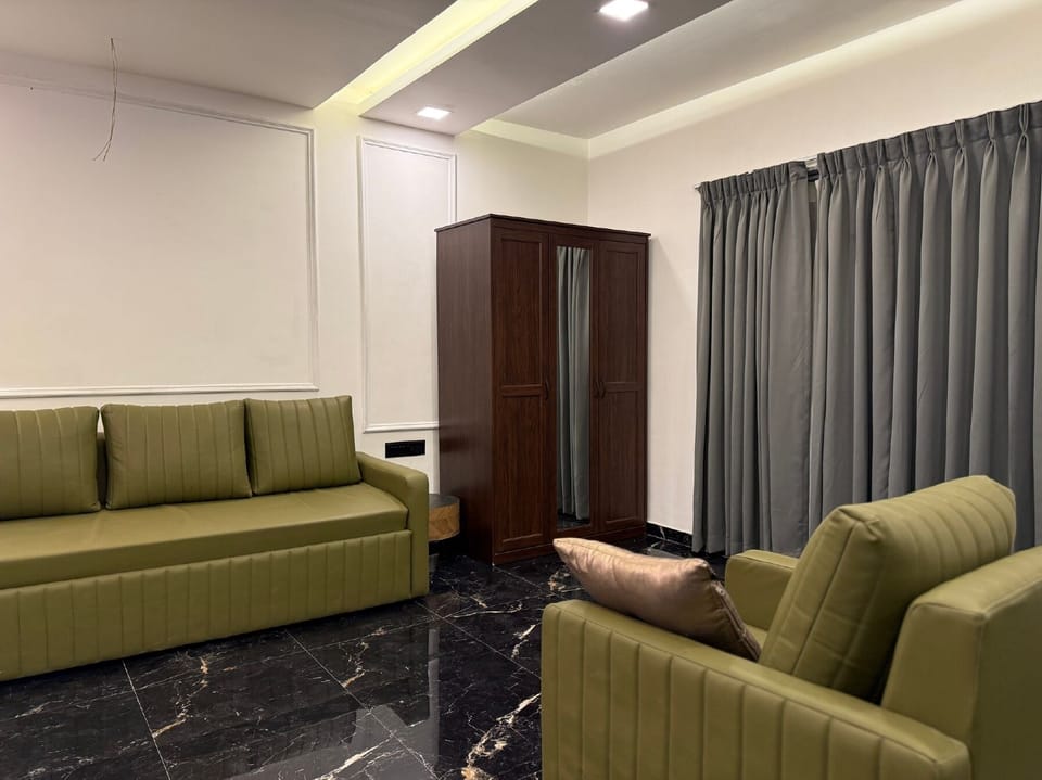 Superior Room | Living area | TV