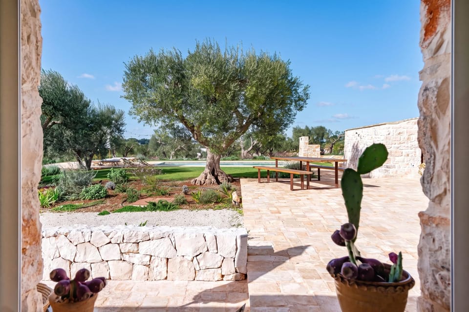 Family Villa, 4 Bedrooms, Microwave, Mountainside (Masseria Maranna Trulli&Spa Luxury) | Outdoor dining