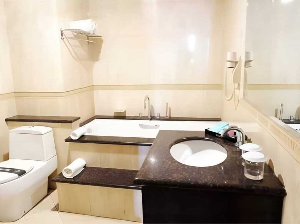 Gold | Bathroom | Free toiletries, slippers, towels
