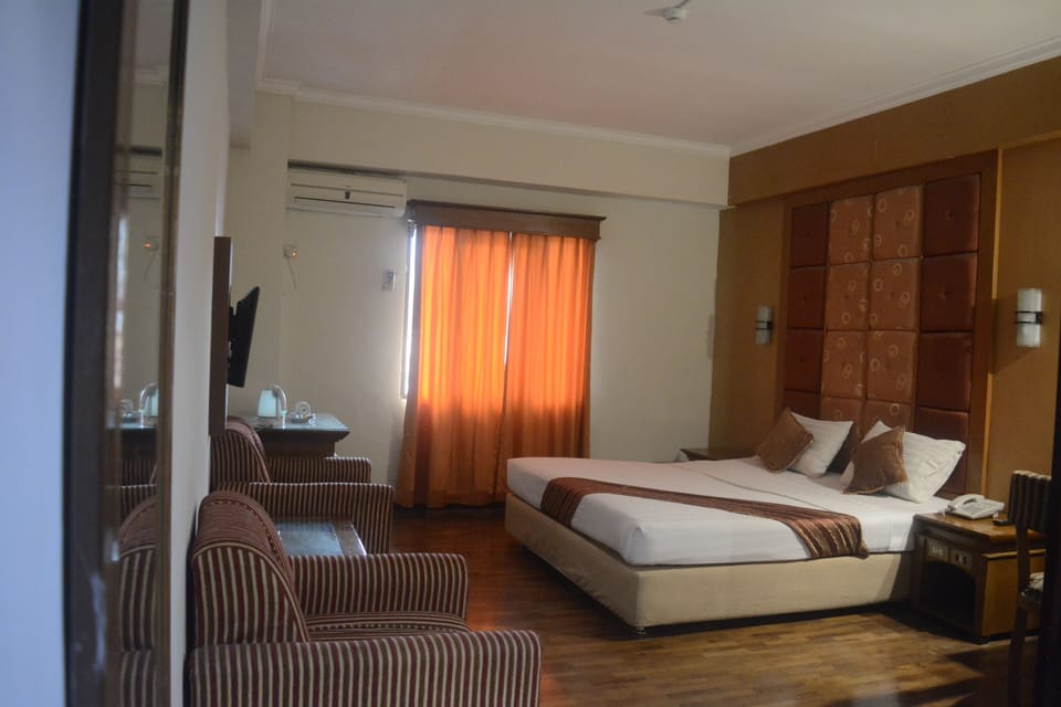 Grand Deluxe | In-room safe, desk, rollaway beds, free WiFi
